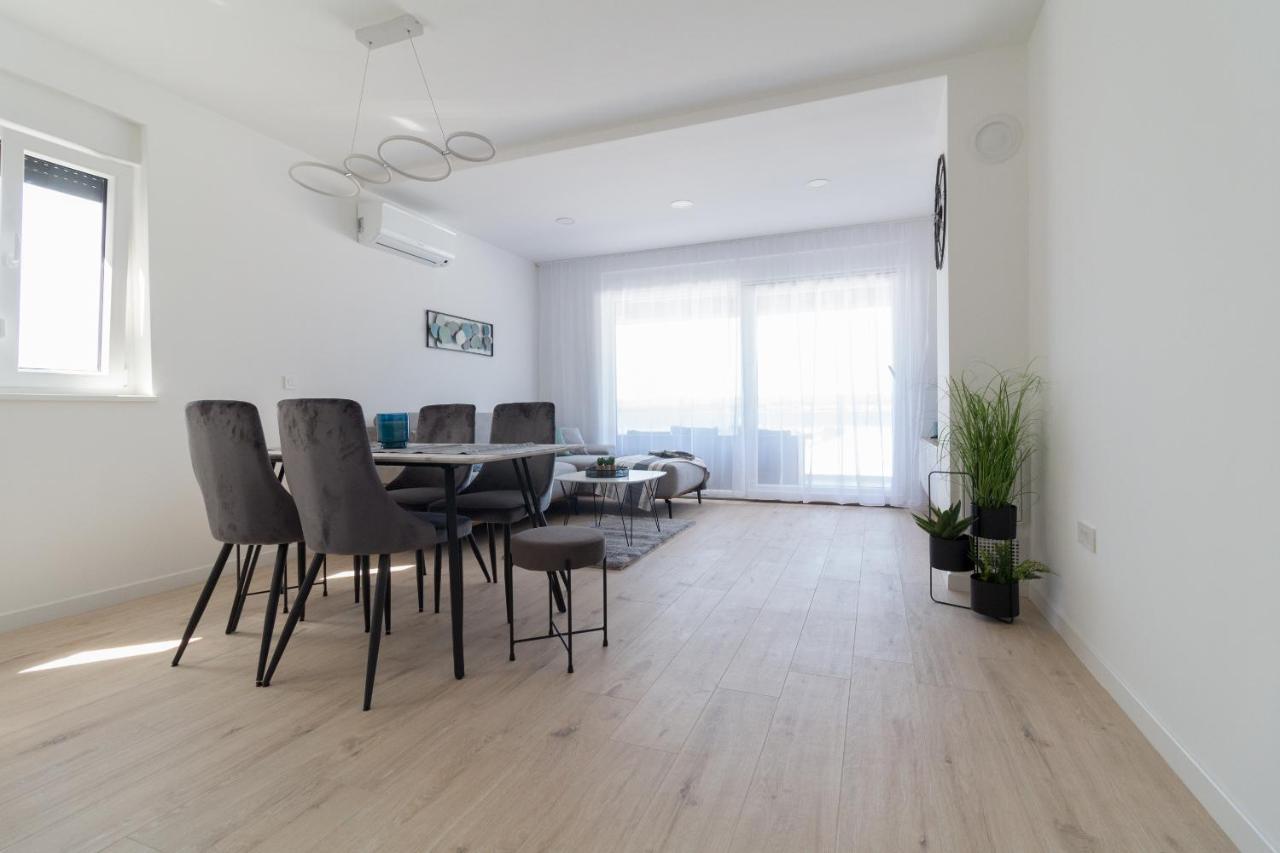 Luxury Beachfront Villa Crystal Aenona - By Ta Leut Agency Nin Εξωτερικό φωτογραφία