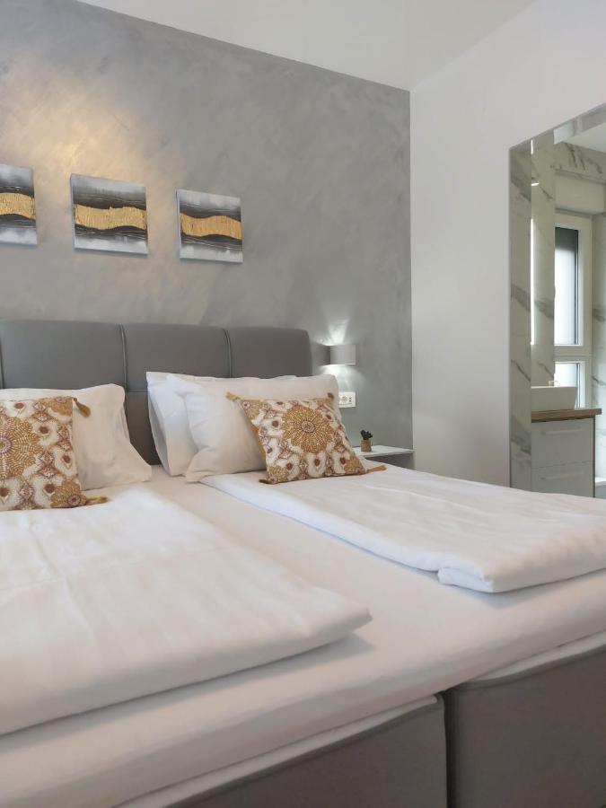 Luxury Beachfront Villa Crystal Aenona - By Ta Leut Agency Nin Εξωτερικό φωτογραφία