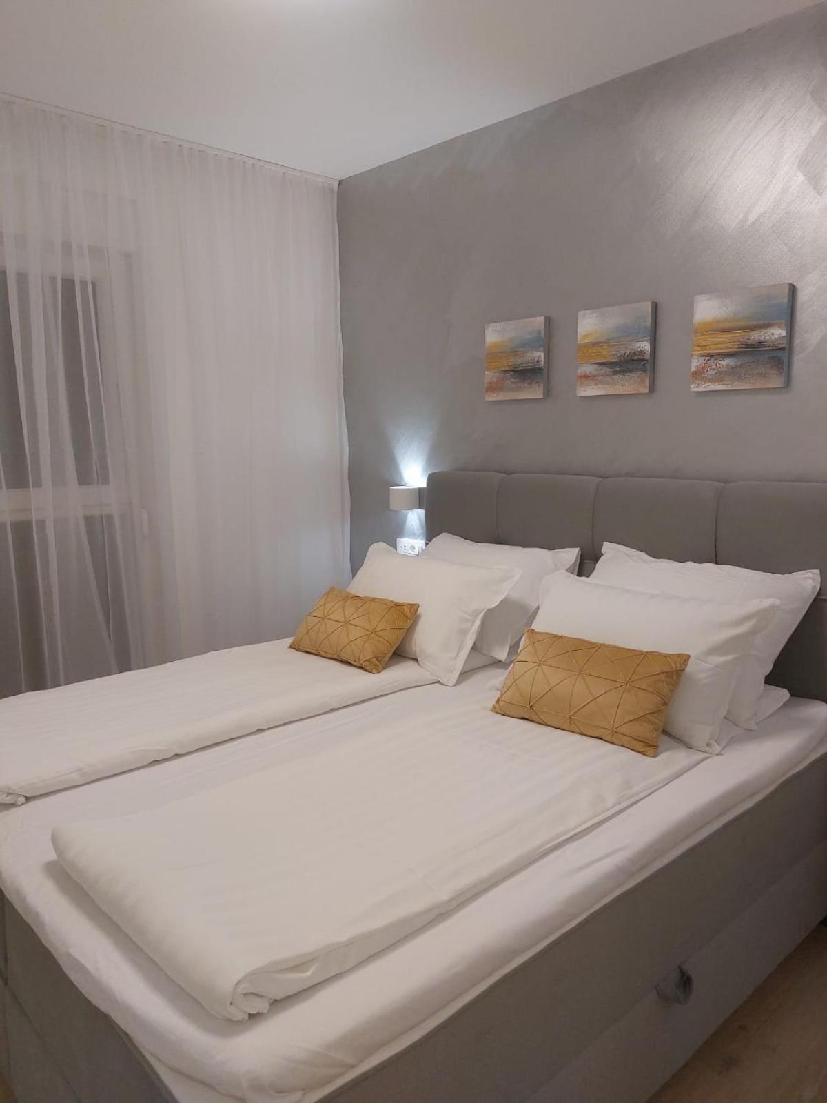 Luxury Beachfront Villa Crystal Aenona - By Ta Leut Agency Nin Εξωτερικό φωτογραφία